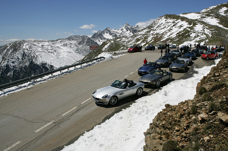The Penserjoch Pass in the Tirolian Alps is our first rest stop on the way south, it is nearly 6,000 feet up with the winter's snow still on the crest. Z8 Club Mille Miglia event, Jun 07 (photo: Macfly)