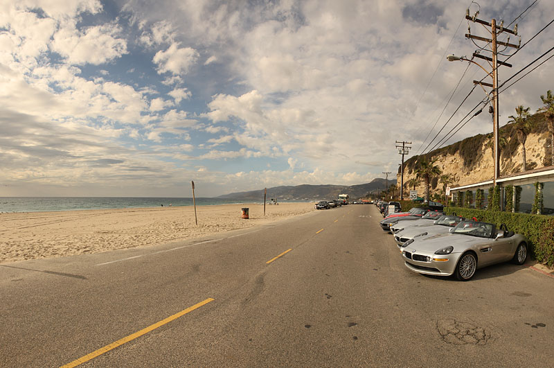 Looking west along the curve of Zuma beach.  Motor4Toys drive, LA. Dec 08. (photo: Macfly)